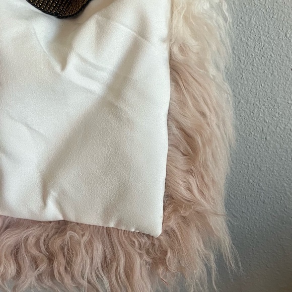 🆕 Cloud 9 2-tone fur PURSE with real neck tie strap - Picture 8 of 10
